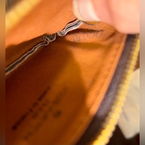 Louis Vuitton Key Pouch in signature Monogram coatedcanvas,aka the Pochette Clés - Picture 4 of 8